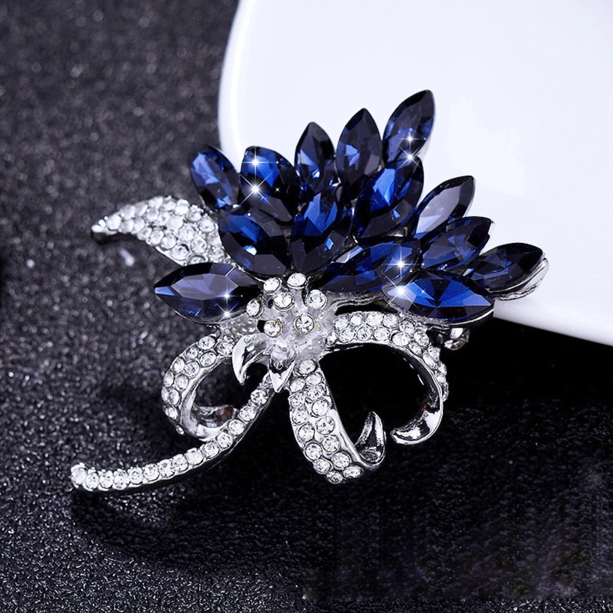 Women's Flower Brooch Pin – Elegant Charm Jewelry for Dates, Parties & Gifts