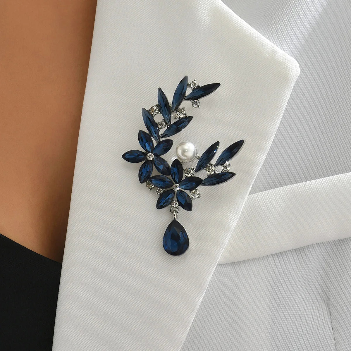Women's Flower Brooch Pin – Elegant Charm Jewelry for Dates, Parties & Gifts