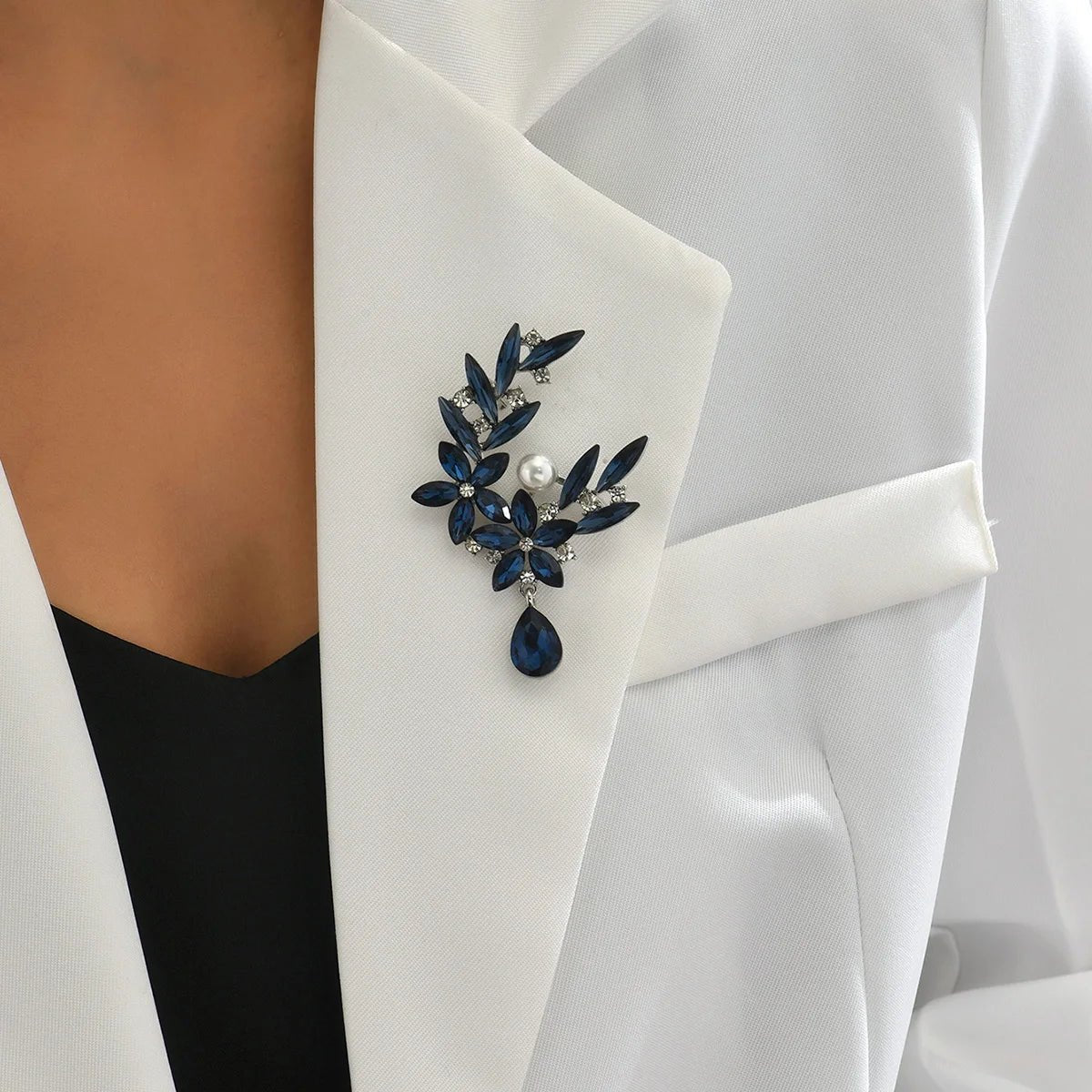 Women's Flower Brooch Pin – Elegant Charm Jewelry for Dates, Parties & Gifts